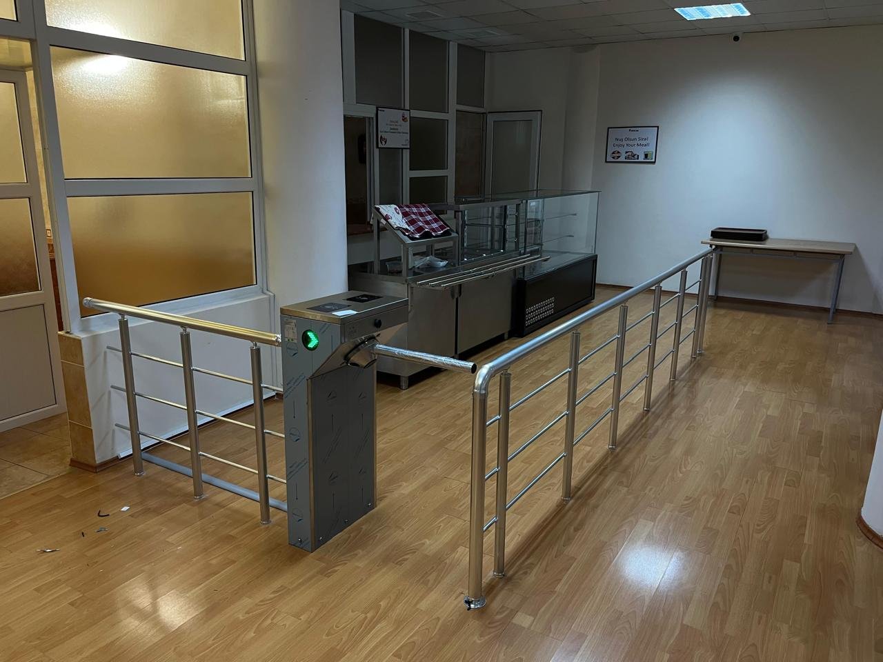 Dövlət qurumunda giriş nəzarəti və turniket sistemi